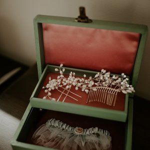Bridal/wedding hair comb and pins
